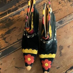 Floral Embroidered Black Boots Size 40